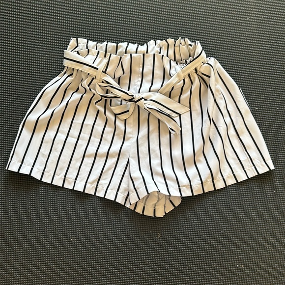 Favlux boutique black and white stripped polyester shorts size small - Picture 1 of 2